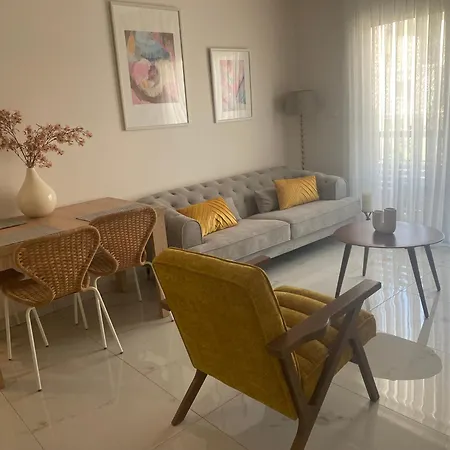 Kyra Apartamento Polis